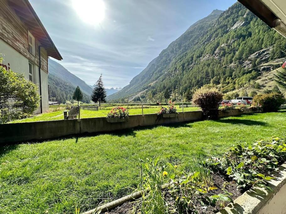 Alpine Retreat 4 Person Apartment Near Zermatt With Parking! Täsch Exterior foto